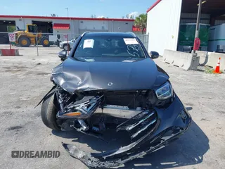 2020 Mercedes-Benz GLC 300 z VIN WDC0G8DB3LF715789, wystawiony jako IAAI lot #42270498 z przebiegiem 88 882 mil mil oraz . Historia ofert i sprzedaży dostępna na DreamBid. Obrazek 6.