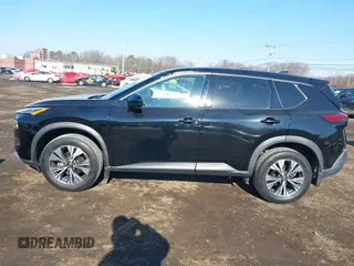 2021 Nissan Rogue SV z VIN 5N1AT3BB2MC699157, wystawiony jako IAAI lot #41416057 z przebiegiem 62 018 mil mil oraz . Historia ofert i sprzedaży dostępna na DreamBid. Obrazek 14.