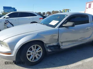 2006 Ford Mustang Standard with VIN 1ZVFT80N565198126, listed as a IAAI auction lot 41946052 with 159,915 mi miles. Bid and sale history available at carsss.com. Image 6.