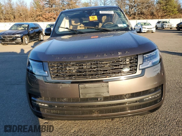 2024 Land Rover Range Rover SE z VIN SALKP9E97RA227153, wystawiony jako Copart lot #80220364 z przebiegiem Nie podano mil oraz Szkoda całkowita • Salvage title. Historia ofert i sprzedaży dostępna na DreamBid. Obrazek 5.