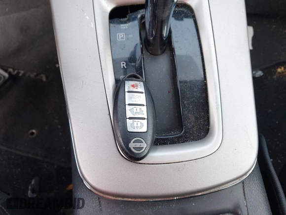 2015 Nissan Sentra SV z VIN 3N1AB7AP0FL656488, wystawiony jako IAAI lot #42275553 z przebiegiem 203 729 mil mil oraz . Historia ofert i sprzedaży dostępna na DreamBid. Obrazek 11.