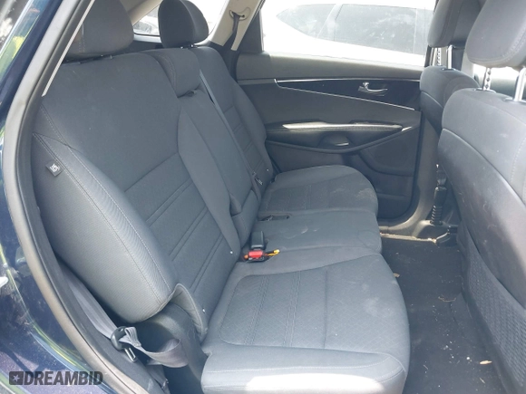 2016 Kia Sorento LX with VIN 5XYPG4A50GG011189, listed as a IAAI auction lot 39441270 with 216,890 mi miles. Bid and sale history available at carsss.com. Image 8.
