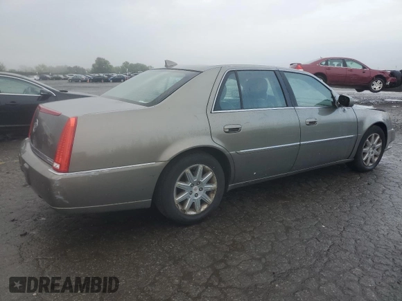 2010 Cadillac DTS 1SD z VIN 1G6KH5EY6AU126664, wystawiony jako Copart lot #58533225 z przebiegiem Nie podano mil oraz Szkoda całkowita • Salvage title. Historia ofert i sprzedaży dostępna na DreamBid. Obrazek 3.