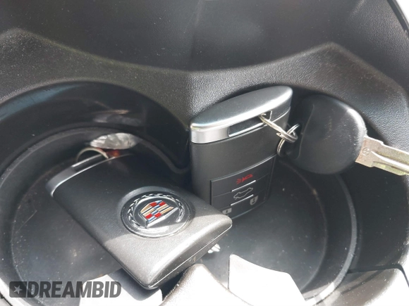 2009 Cadillac CTS RWD z VIN 1G6DF577990165089, wystawiony jako IAAI lot #40517524 z przebiegiem 67 081 mil mil oraz . Historia ofert i sprzedaży dostępna na DreamBid. Obrazek 11.