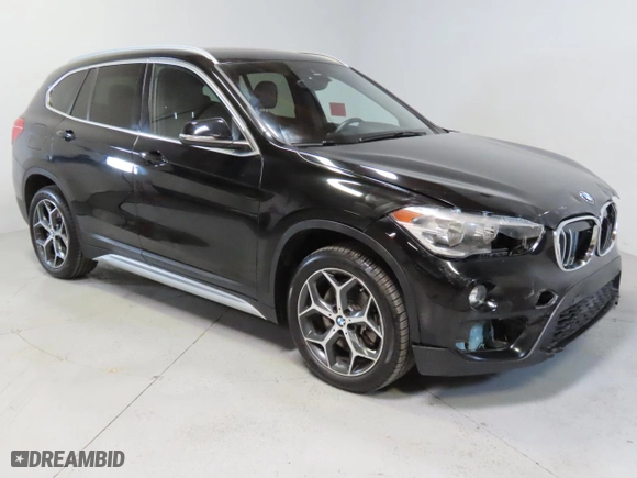2019 BMW X1 sDrive28i with VIN WBXHU7C59K5N01520, listed as a Copart auction lot 50940915 with 44,239 mi miles and Salvage Title. Bid and sale history available at carsss.com. Image 1.
