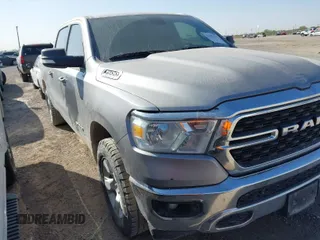 2022 Ram 1500 Big Horn z VIN 1C6SRFMT2NN281662, wystawiony jako IAAI lot #41895322 z przebiegiem 106 855 mil mil oraz . Historia ofert i sprzedaży dostępna na DreamBid. Obrazek 1.