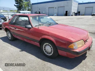 1988 Ford Mustang z VIN 1FABP40A9JF257876, wystawiony jako Copart lot #56777285 z przebiegiem 33 247 mil mil oraz Czysty tytuł • Clean title. Historia ofert i sprzedaży dostępna na DreamBid. Obrazek 4.