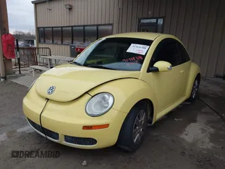 2008 Volkswagen New Beetle Coupe S with VIN 3VWPW31C18M509074, listed as a IAAI auction lot 41468708 with 200,106 mi miles. Bid and sale history available at carsss.com. Image 2.