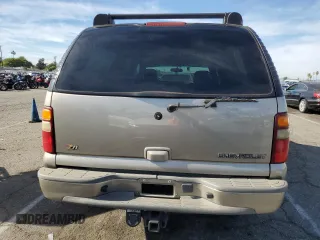 2002 Chevrolet Suburban Z71 with VIN 3GNFK16T02G237847, listed as a Copart auction lot 85391084 with 277,509 mi miles and Clean Title. Bid and sale history available at carsss.com. Image 6.