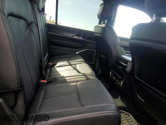 2024 Jeep Wagoneer Series II z VIN 1C4SJSBP6RS181618, wystawiony jako Copart lot #45352565 z przebiegiem 12 061 mil mil oraz Czysty tytuł • Clean title. Historia ofert i sprzedaży dostępna na DreamBid. Obrazek 11.