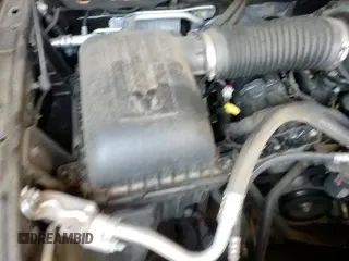 2021 Ram 1500 Tradesman z VIN 1C6RR6FG0MS524948, wystawiony jako Copart lot #84026165 z przebiegiem 82 488 mil mil oraz Szkoda całkowita • Salvage title. Historia ofert i sprzedaży dostępna na DreamBid. Obrazek 13.