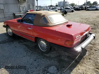 1982 Mercedes-Benz 380 SL z VIN WDBBA45AXCB011223, wystawiony jako Copart lot #58532965 z przebiegiem 270 052 mil mil oraz Tytuł czysty. Historia ofert i sprzedaży dostępna na DreamBid. Obrazek 2.