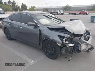 2014 Nissan Altima 2.5 S with VIN 1N4AL3AP5EN332279, listed as a IAAI auction lot 42022777 with 187,344 mi miles. Bid and sale history available at carsss.com. Image 1.