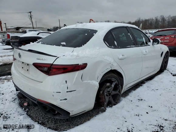 2017 Alfa Romeo Giulia Quadrifoglio with VIN ZARFAEAV8H7548500, listed as a Copart auction lot 86844084 with 98,949 mi miles and Salvage Title. Bid and sale history available at carsss.com. Image 3.