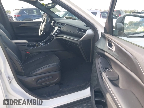 2023 Jeep Grand Cherokee Altitude z VIN 1C4RJHAG5PC609379, wystawiony jako IAAI lot #41599379 z przebiegiem 16 151 mil mil oraz . Historia ofert i sprzedaży dostępna na DreamBid. Obrazek 5.