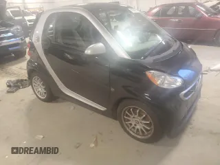 2013 Smart fortwo Passion z VIN WMEEJ9AAXDK673744, wystawiony jako Copart lot #41709255 z przebiegiem Nie podano mil oraz Tytuł czysty. Historia ofert i sprzedaży dostępna na DreamBid. Obrazek 4.