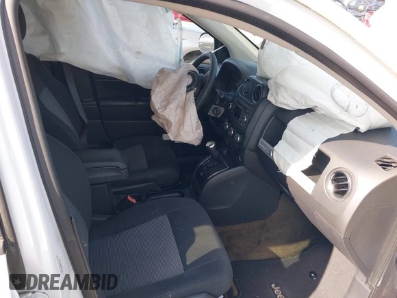 2017 Jeep Compass Sport SE z VIN 1C4NJDBB5HD107025, wystawiony jako IAAI lot #42382265 z przebiegiem Nie podano mil oraz . Historia ofert i sprzedaży dostępna na DreamBid. Obrazek 5.