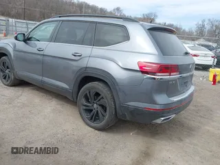 2021 Volkswagen Atlas SE z VIN 1V2KR2CA0MC570498, wystawiony jako IAAI lot #41807676 z przebiegiem 56 434 mil mil oraz . Historia ofert i sprzedaży dostępna na DreamBid. Obrazek 3.