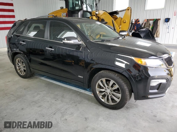 2013 Kia Sorento SX z VIN 5XYKWDA23DG369367, wystawiony jako Copart lot #57721075 z przebiegiem 133 560 mil mil oraz Szkoda całkowita • Salvage title. Historia ofert i sprzedaży dostępna na DreamBid. Obrazek 4.