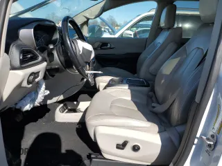 2021 Chrysler Pacifica Touring L with VIN 2C4RC1BGXMR532883, listed as a Copart auction lot 50173485 with 154,431 mi miles and Salvage Title. Bid and sale history available at DreamBid. Image 7.