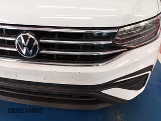 2024 Volkswagen Tiguan SE with VIN 3VV3B7AX0RM082514, listed as a IAAI auction lot 42751172 with 27,247 mi miles and . Bid and sale history available at DreamBid. Image 1.