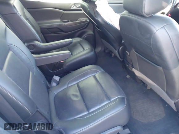 2020 GMC Acadia SLT with VIN 1GKKNMLS4LZ136098, listed as a IAAI auction lot 41618272 with 100,486 mi miles and . Bid and sale history available at DreamBid. Image 8.