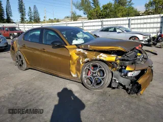 2023 Alfa Romeo Giulia Veloce z VIN ZARFAMBN9P7668555, wystawiony jako Copart lot #82284124 z przebiegiem 14 296 mil mil oraz Nie do naprawy. Historia ofert i sprzedaży dostępna na DreamBid. Obrazek 4.