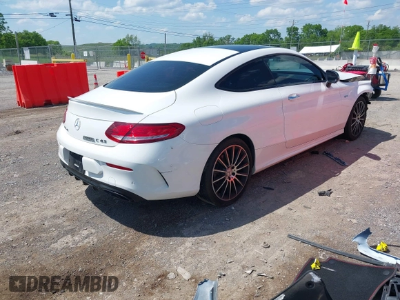2018 Mercedes-Benz C 43 AMG z VIN WDDWJ6EB8JF755552, wystawiony jako IAAI lot #42112165 z przebiegiem 29 723 mil mil oraz . Historia ofert i sprzedaży dostępna na DreamBid. Obrazek 4.