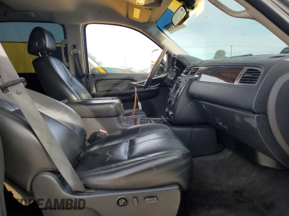 2007 GMC Sierra Denali z VIN 2GTEK638171644352, wystawiony jako Copart lot #44803455 z przebiegiem 202 481 mil mil oraz Szkody całkowita. Historia ofert i sprzedaży dostępna na DreamBid. Obrazek 7.