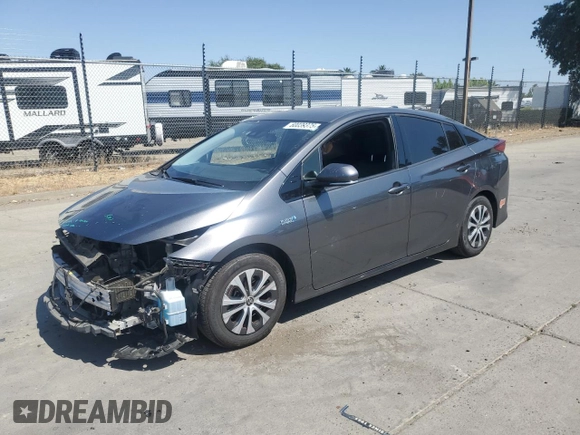 2020 Toyota Prius LE z VIN JTDKARFP6L3138529, wystawiony jako Copart lot #60039375 z przebiegiem 104 277 mil mil oraz Szkoda całkowita • Salvage title. Historia ofert i sprzedaży dostępna na DreamBid. Obrazek 1.