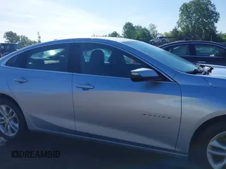 2018 Chevrolet Malibu LT z VIN 1G1ZD5ST4JF225982, wystawiony jako IAAI lot #42290615 z przebiegiem 122 483 mil mil oraz . Historia ofert i sprzedaży dostępna na DreamBid. Obrazek 13.