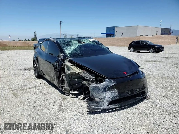2022 Tesla Model Y Performance z VIN 7SAYGDEF0NF540933, wystawiony jako Copart lot #56087145 z przebiegiem 59 717 mil mil oraz Szkoda całkowita • Salvage title. Historia ofert i sprzedaży dostępna na DreamBid. Obrazek 14.