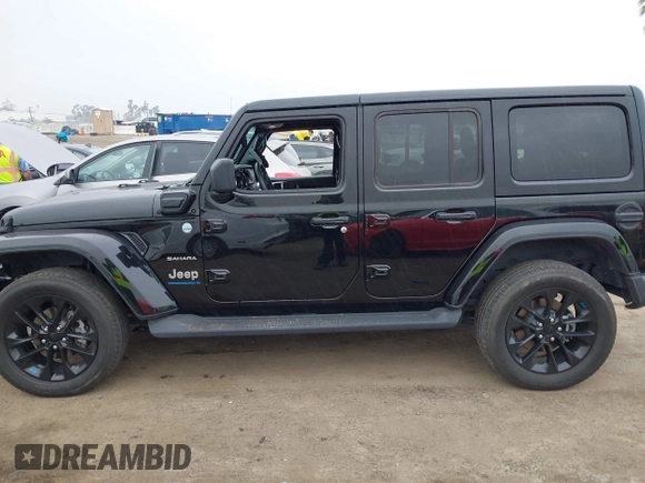 2023 Jeep Wrangler Sahara z VIN 1C4JJXP6XPW556327, wystawiony jako IAAI lot #41784532 z przebiegiem 39 918 mil mil oraz . Historia ofert i sprzedaży dostępna na DreamBid. Obrazek 14.
