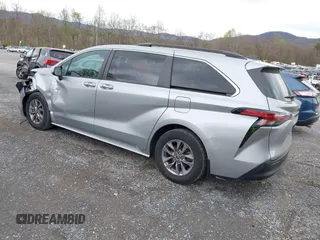 2021 Toyota Sienna XLE with VIN 5TDJRKEC1MS027266, listed as a IAAI auction lot 41956093 with 61,341 mi miles. Bid and sale history available at carsss.com. Image 3.