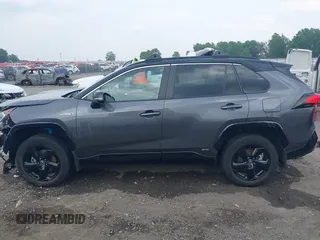 2021 Toyota RAV4 Hybrid XSE z VIN 4T3E6RFV7MU062914, wystawiony jako IAAI lot #42285928 z przebiegiem 46 639 mil mil oraz . Historia ofert i sprzedaży dostępna na DreamBid. Obrazek 15.