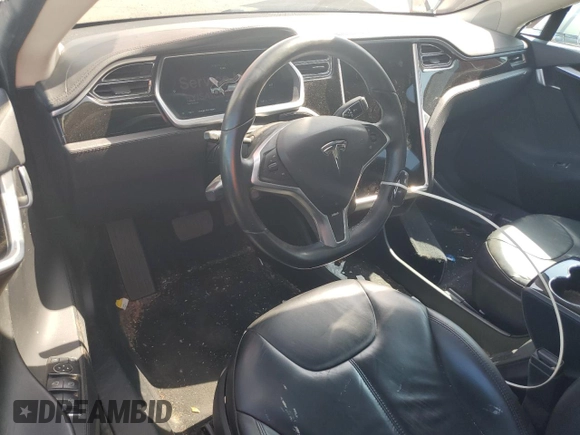 2013 Tesla Model S z VIN 5YJSA1CG9DFP06427, wystawiony jako Copart lot #59515845 z przebiegiem 49 446 mil mil oraz Szkoda całkowita • Salvage title. Historia ofert i sprzedaży dostępna na DreamBid. Obrazek 8.