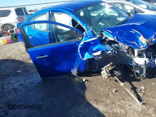 2016 Nissan Versa SV z VIN 3N1CN7AP9GL840460, wystawiony jako IAAI lot #41451719 z przebiegiem Nie podano mil oraz . Historia ofert i sprzedaży dostępna na DreamBid. Obrazek 6.