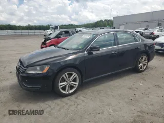 2014 Volkswagen Passat SE z VIN 1VWBT7A38EC059768, wystawiony jako Copart lot #57251725 z przebiegiem 199 097 mil mil oraz Tytuł czysty. Historia ofert i sprzedaży dostępna na DreamBid. Obrazek 1.
