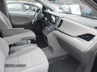 2017 Toyota Sienna LE Auto Access Seat with VIN 5TDKZ3DC4HS801298, listed as a IAAI auction lot 40805212 with 133,991 mi miles. Bid and sale history available at carsss.com. Image 5.