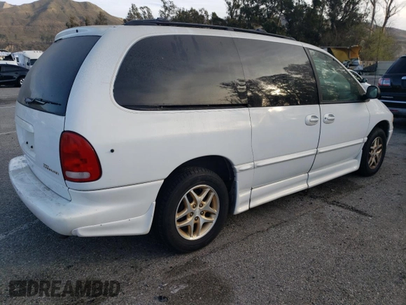 1998 Dodge Caravan LE z VIN 1B4GP54L1WB720025, wystawiony jako Copart lot #47730365 z przebiegiem 88 231 mil mil oraz Czysty tytuł • Clean title. Historia ofert i sprzedaży dostępna na DreamBid. Obrazek 3.