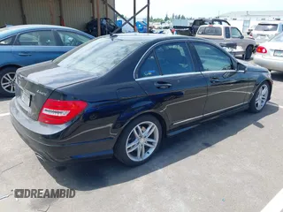 2012 Mercedes-Benz C 300 Sport с VIN WDDGF8BB9CA642697, выставлен на аукционе IAAI как лот 42479043 с пробегом 93 021 миль миль и . История ставок и продаж доступна на DreamBid. Изображение 4.