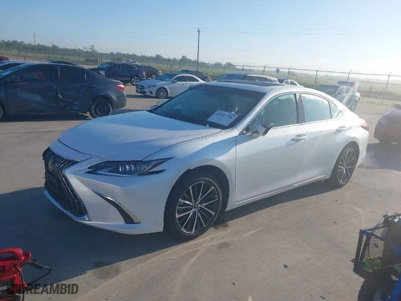 2024 Lexus ES with VIN 58ADZ1B16RU183742, listed as a IAAI auction lot 40397786 with 733 mi miles. Bid and sale history available at carsss.com. Image 2.
