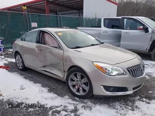 2016 Buick Regal Premium II with VIN 2G4GS5GX8G9106670, listed as a IAAI auction lot 41167543 with 54,052 mi miles. Bid and sale history available at carsss.com. Image 1.