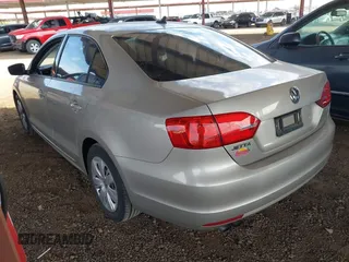 2014 Volkswagen Jetta SE with VIN 3VWD17AJ0EM309855, listed as a IAAI auction lot 42647609 with 111,603 mi miles and . Bid and sale history available at DreamBid. Image 3.