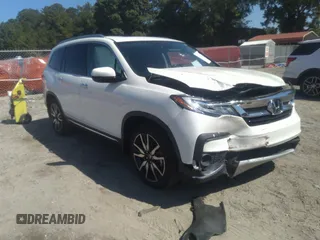 2019 Honda Pilot Touring 8-Passenger with VIN 5FNYF5H91KB038679, listed as a IAAI auction lot 40200012 with 70,582 mi miles. Bid and sale history available at carsss.com. Image 1.