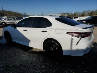 2022 Toyota Camry SE z VIN 4T1T11AK4NU063159, wystawiony jako Copart lot #53105395 z przebiegiem 43 679 mil mil oraz Szkoda całkowita • Salvage title. Historia ofert i sprzedaży dostępna na DreamBid. Obrazek 2.