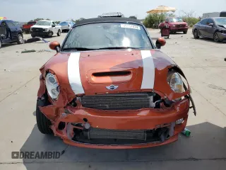 2014 MINI Roadster S z VIN WMWSY3C54ET595156, wystawiony jako Copart lot #68507474 z przebiegiem 43 608 mil mil oraz Tytuł czysty. Historia ofert i sprzedaży dostępna na DreamBid. Obrazek 5.
