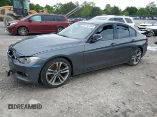 2013 BMW 3 Series 328i z VIN WBA3A5C59DF352539, wystawiony jako Copart lot #55279645 z przebiegiem 119 870 mil mil oraz Czysty tytuł • Clean title. Historia ofert i sprzedaży dostępna na DreamBid. Obrazek 1.