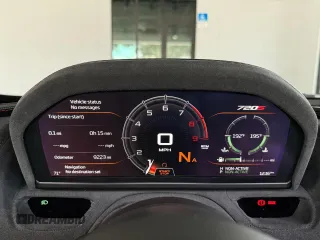 2022 McLaren 720S z VIN SBM14FCA2NW006XXX, wystawiony jako Copart lot #53583055 z przebiegiem 9223 mil mil oraz Tytuł czysty. Historia ofert i sprzedaży dostępna na DreamBid. Obrazek 8.