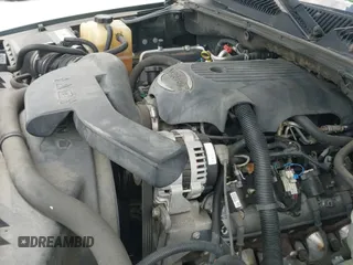 2002 Chevrolet Tahoe LS z VIN 1GNEC13Z02R155893, wystawiony jako IAAI lot #42425644 z przebiegiem 253 678 mil mil oraz . Historia ofert i sprzedaży dostępna na DreamBid. Obrazek 12.